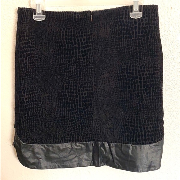 Bar III Black Textured Faux Leather Mini Skirt - Picture 4 of 8